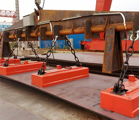 Lifting electromagnet for lifting steel plates